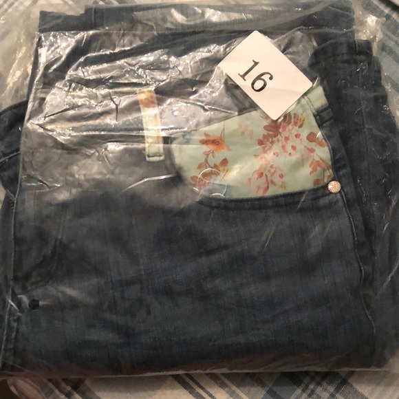 Floral denim jeans from RANCH Dressin - Picture 3 of 6